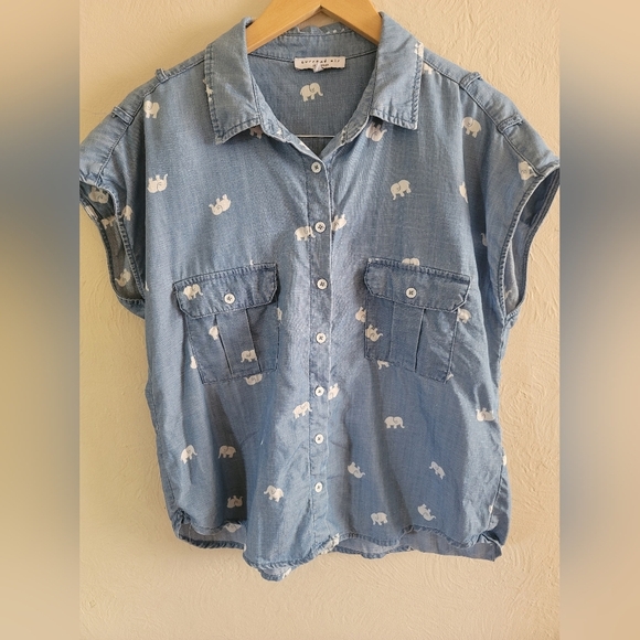 Current Air Tops - Current Air, Short Sleeve Chambray Button Down‎ Top, Elephants, Size Small